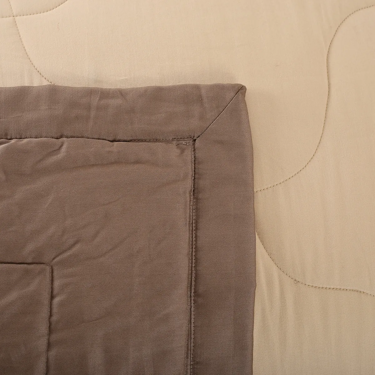 Colorart Vincent Light Weight Extreame Winter Quilt Marzipan/Simply Taupe